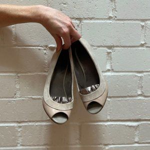 Athropologie Seychelles Low Tan Biege Heels